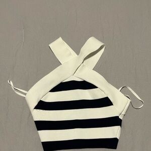 Aritzia BABATON Sculpt Knit Criss Cross Cropped Tank. Size XS